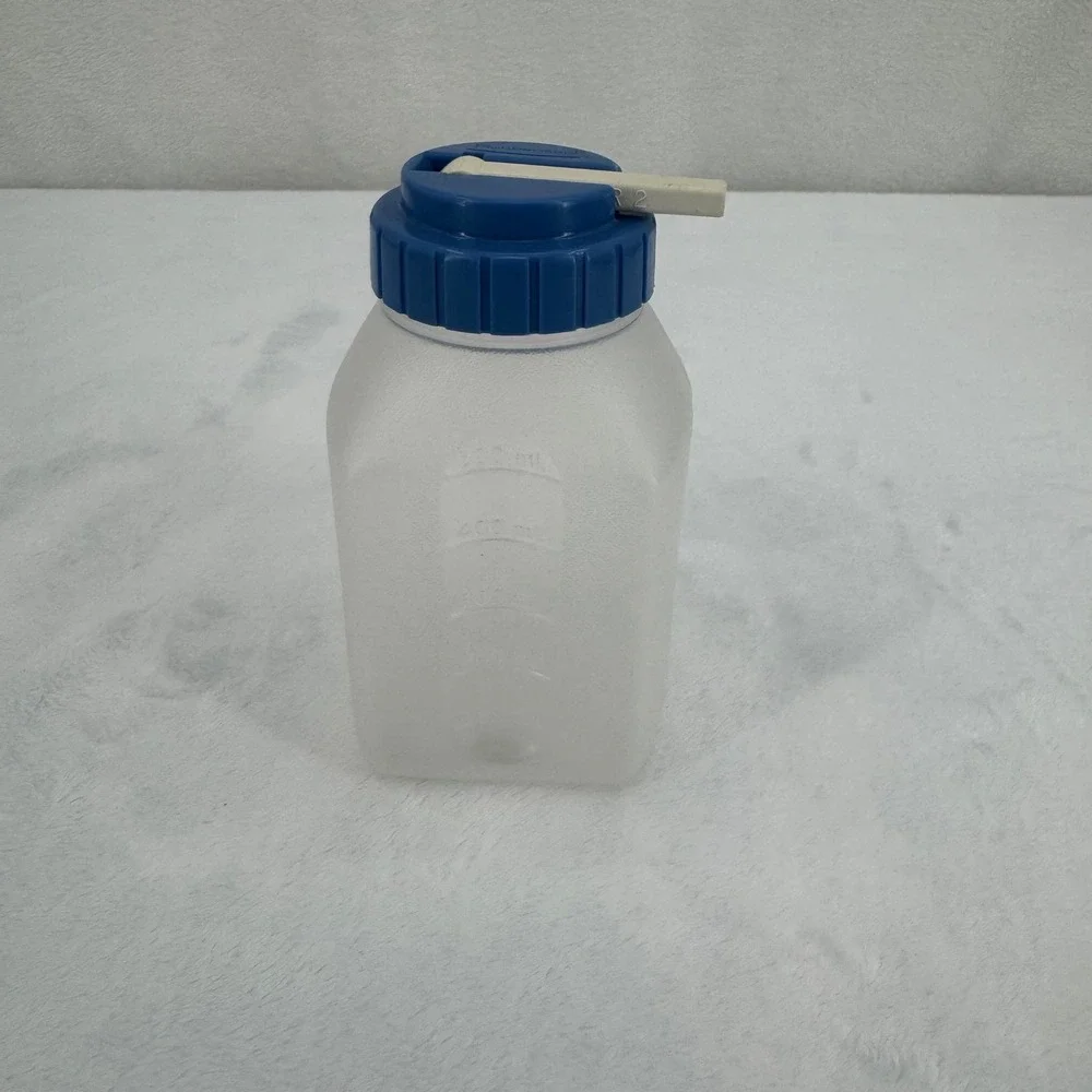 Vintage Rubbermaid 1 Pint Sippin Saver Plastic Bottle Blue Flip Top Straw Lids